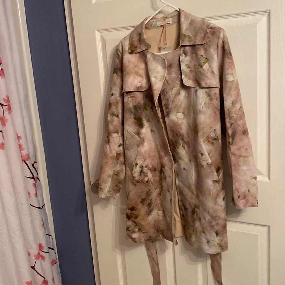 Floral trench, size medium.